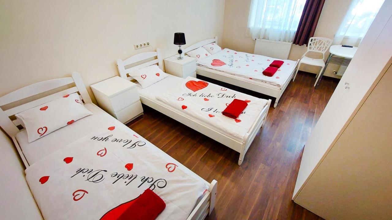 Happy Hotel Riga Bagian luar foto