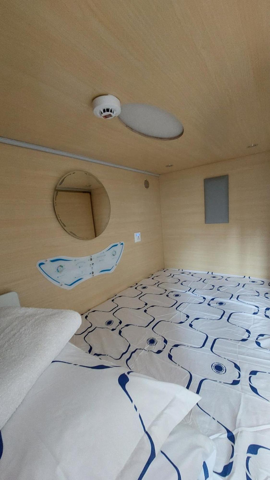 Happy Hotel Riga Bagian luar foto