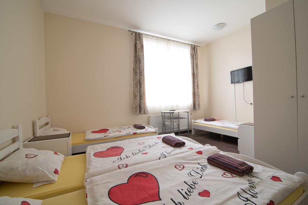 Happy Hotel Riga Bagian luar foto