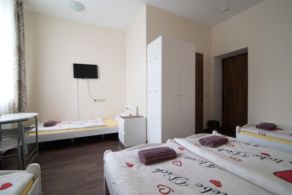 Happy Hotel Riga Bagian luar foto